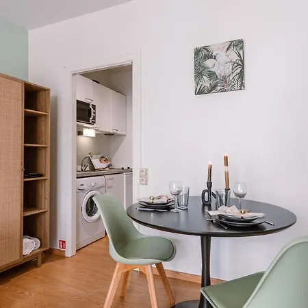 公寓 Studio With Balcony And Shared Pool In Westende