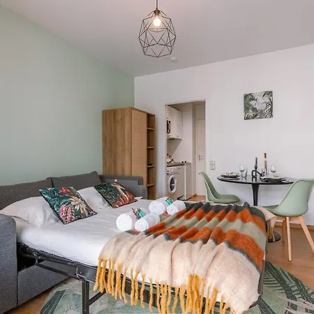 公寓 Studio With Balcony And Shared Pool In Westende *